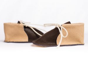 création cuir chaussons bébé