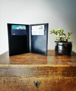 pochette cuir création artisan nouvelle-aquitaine